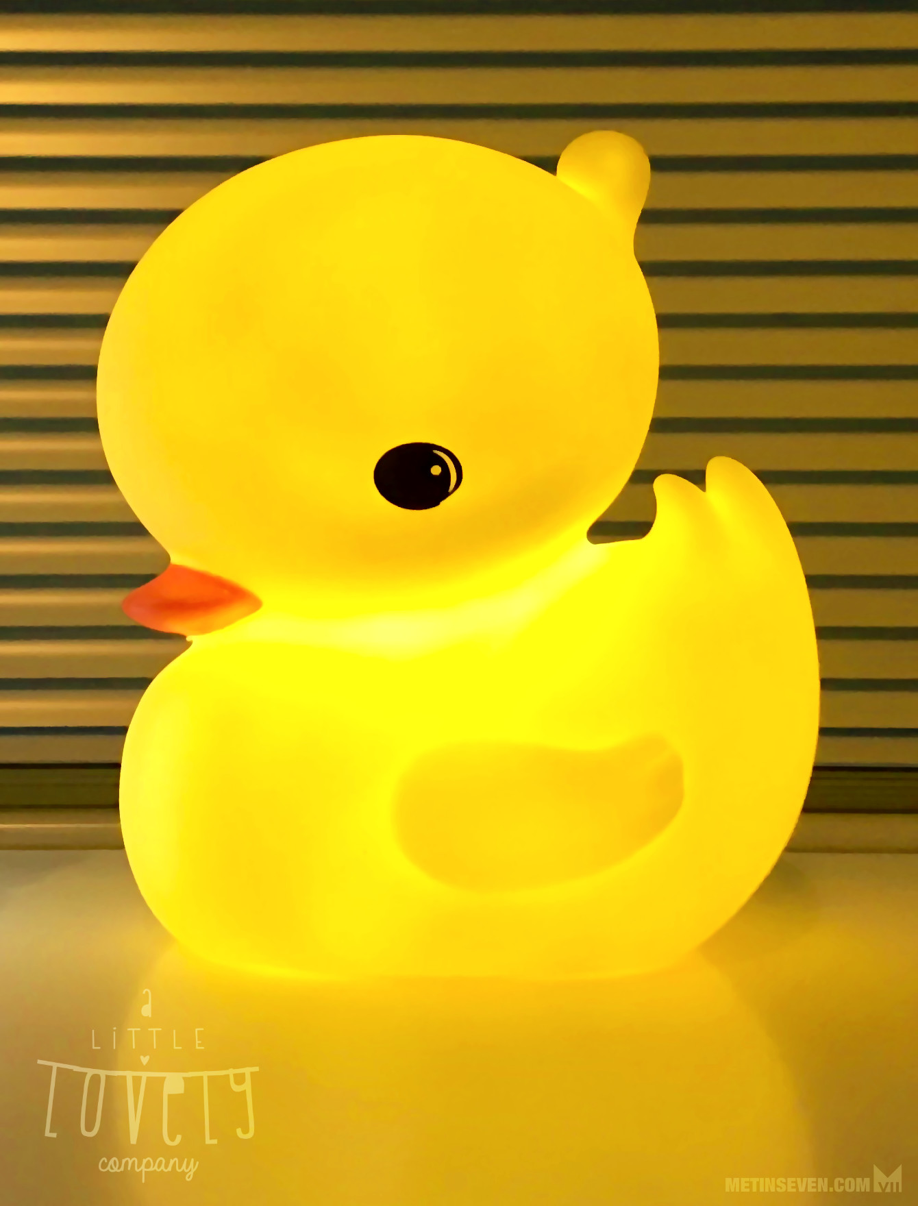metin-seven_3d-print-modeler-toy-character-sculptor_duck-lamp-light.jpg