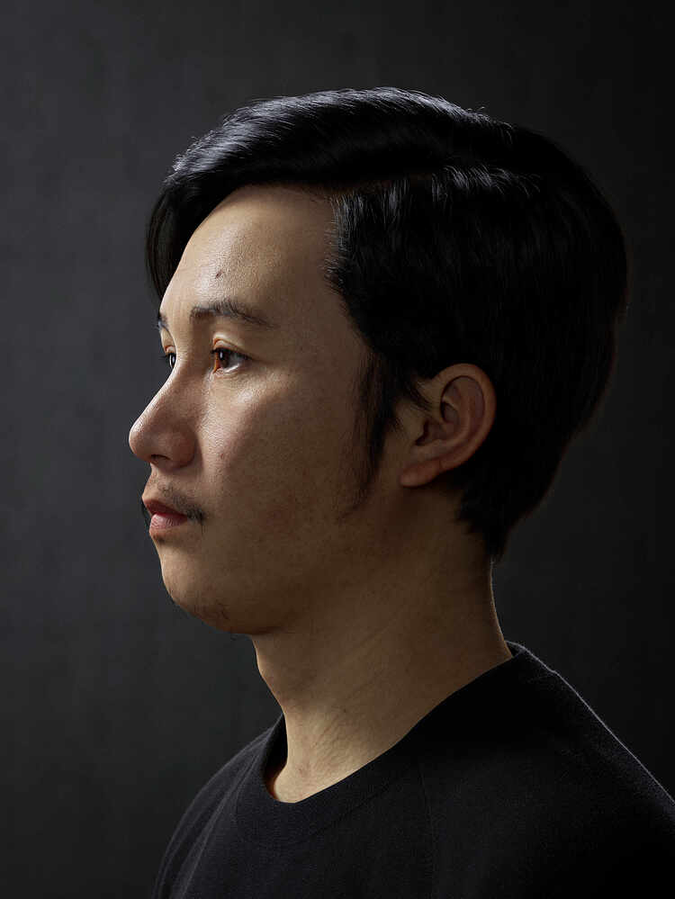 Portrait_ME_1_Side