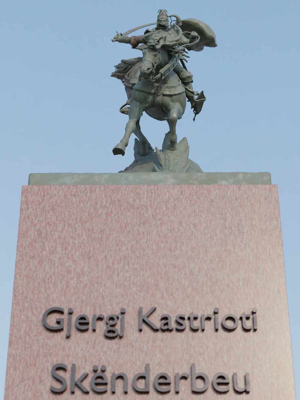 SkanderbegMonument3