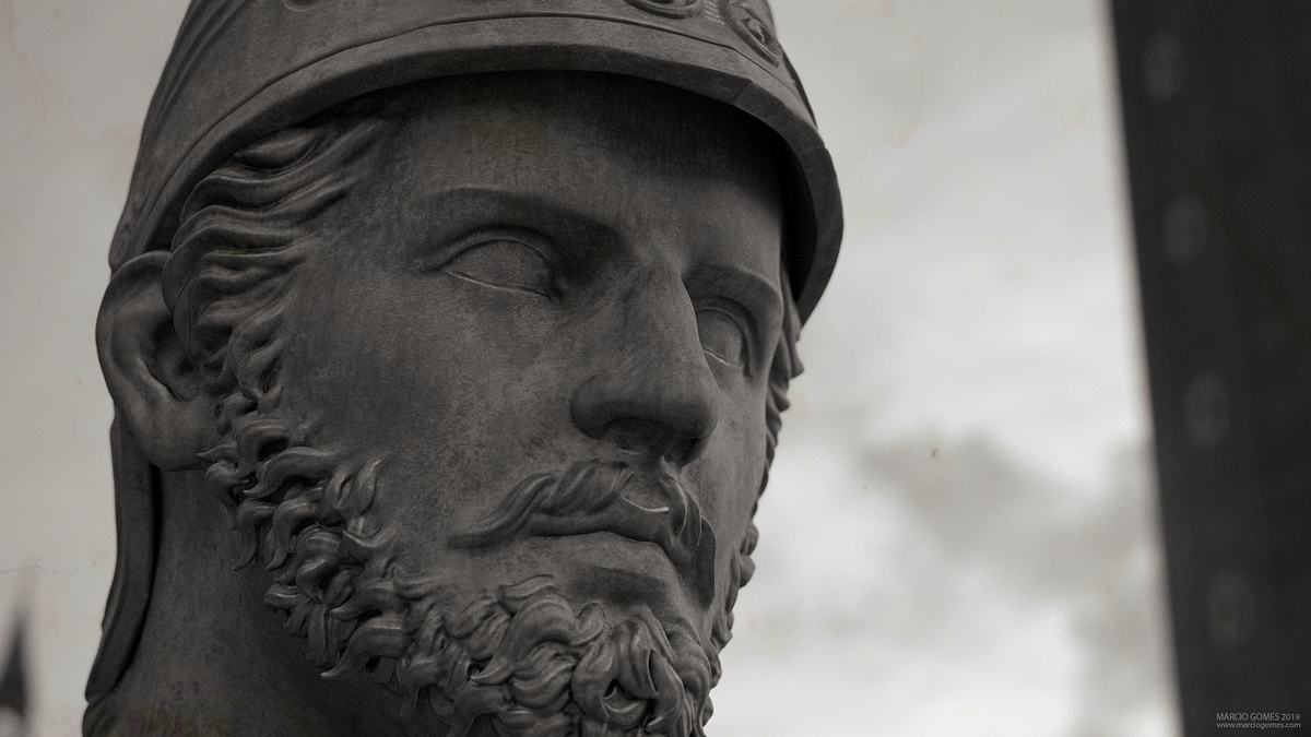 bronze_statue_sculpting_photo3_BW