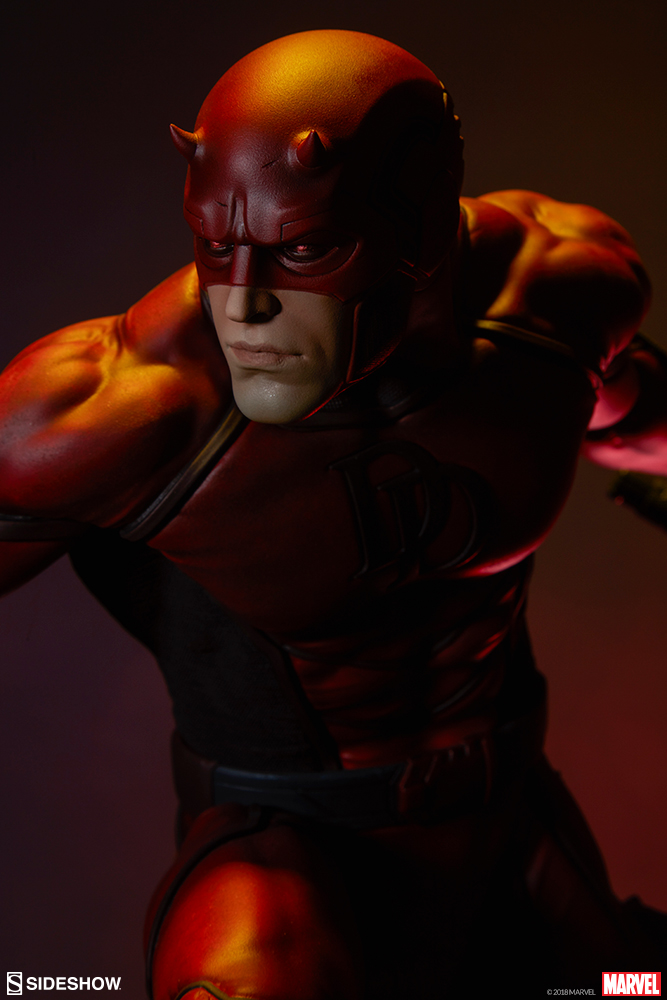 marvel-daredevil-premium-format-figure-sideshow-300539-04.jpg