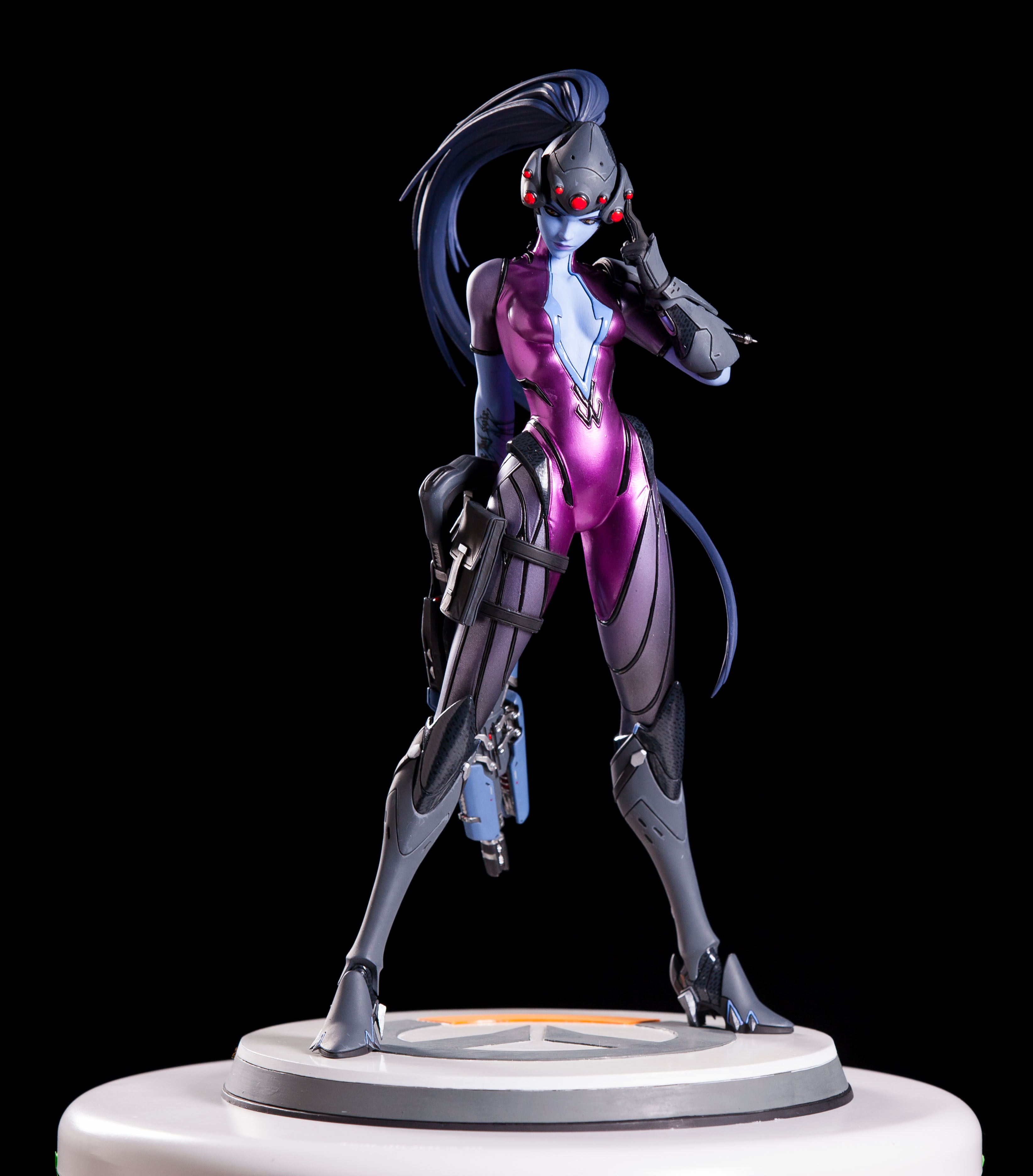 Blizzard-Collectibles-Overwatch-Widowmaker-Statue-001.jpg