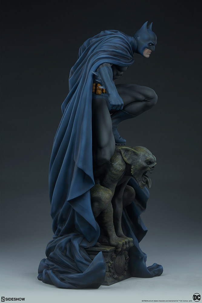 Batman-Premium-Format-Figure-7