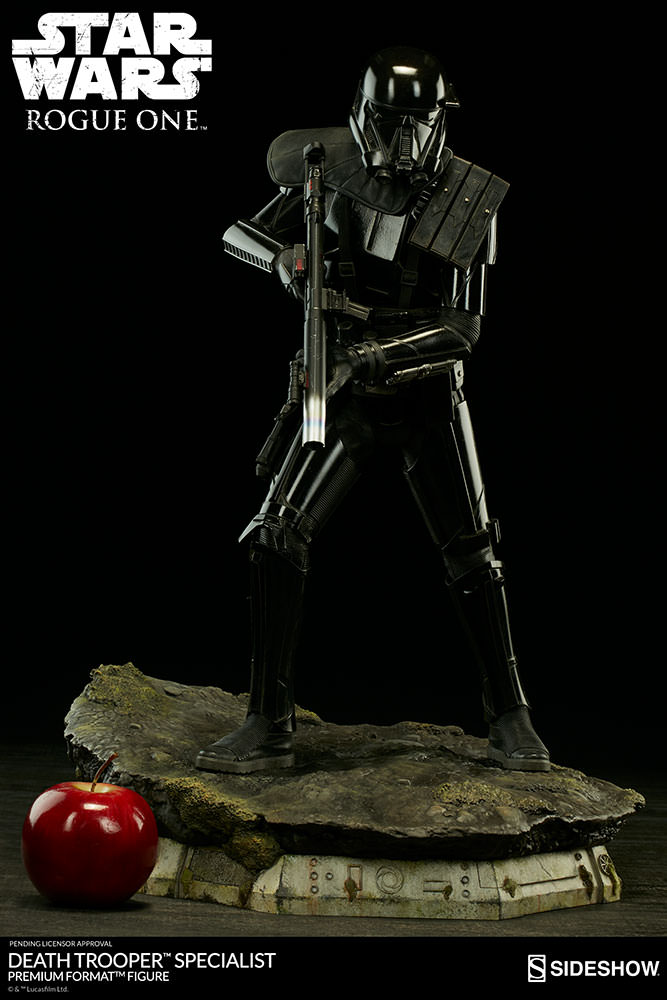 star-wars-rogue1-death-trooper-specialist-premium-format-300530-05.jpg