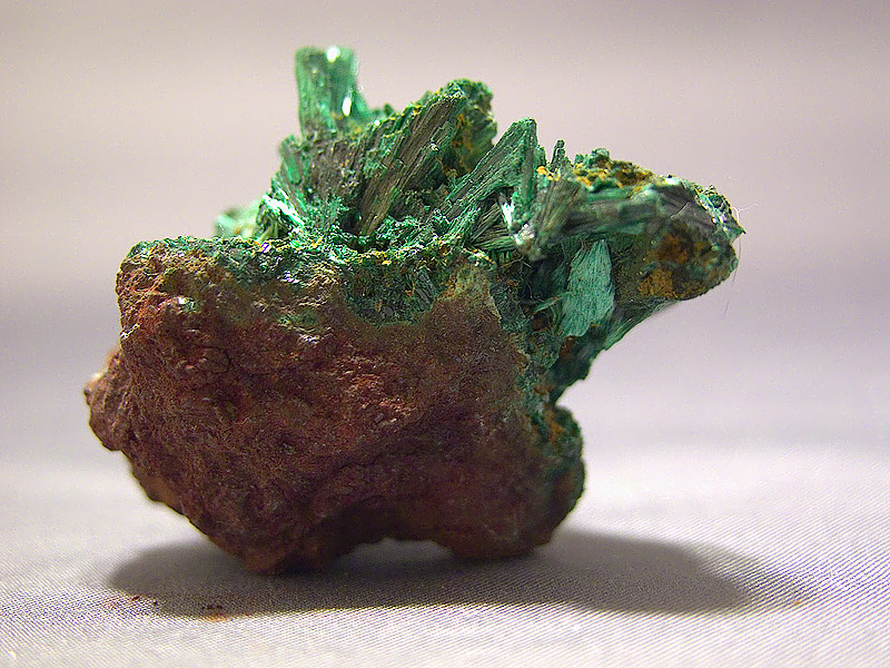 fibrous_malachite_on_cuprit.jpg