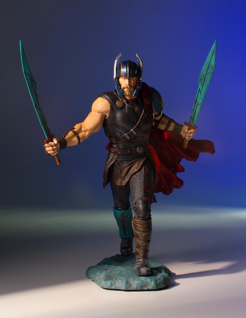 Gentle-Giant-Gladiator-Thor-Statue-001.jpg