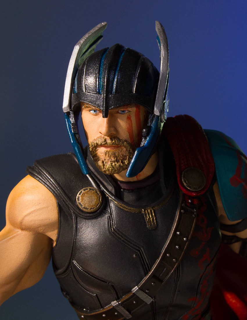 Gentle-Giant-Gladiator-Thor-Statue-013.jpg