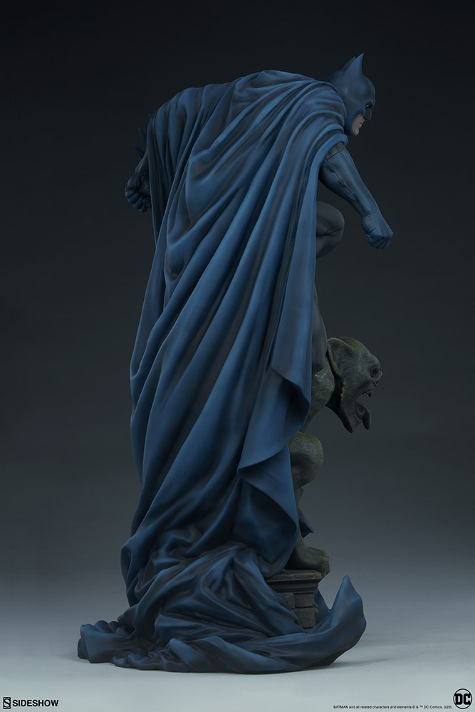 Batman-Premium-Format-Figure-6