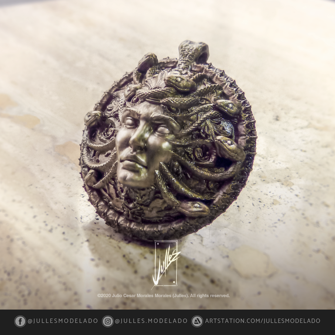 Pendant_Head_of_Medusa_IG03